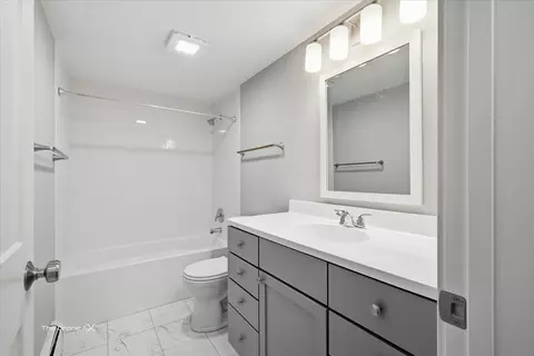 Bath - 144 E Bailey Rd #L, Naperville, IL 60565 photo 1 of 3
