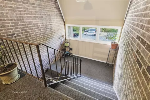 Entry Way - 144 E Bailey Rd #L, Naperville, IL 60565 photo 1 of 2