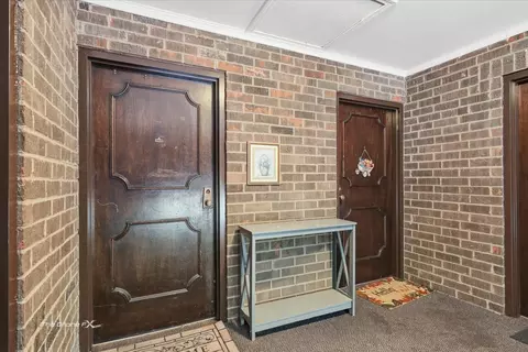 Entry Way - 144 E Bailey Rd #L, Naperville, IL 60565 photo 2 of 2