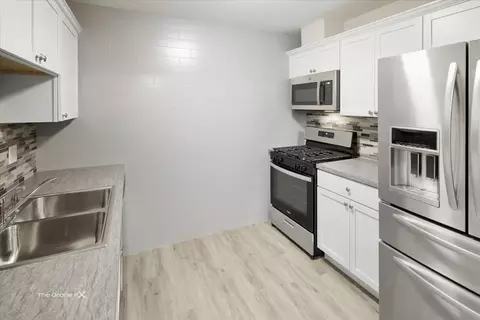 Kitchen - 144 E Bailey Rd #L, Naperville, IL 60565 photo 1 of 6