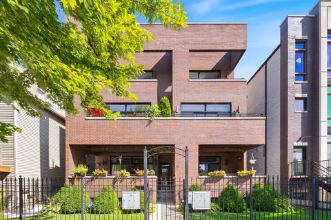 1332 W Hubbard St #2E, Chicago, IL 60642