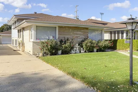 8556 N Oriole Ave, Niles, IL 60714