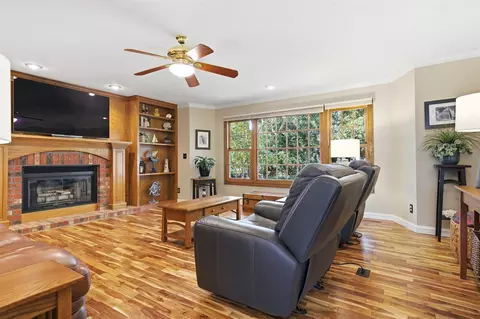 Living - 4 Graystone Ct, Bloomington, IL 61704 photo 2 of 3
