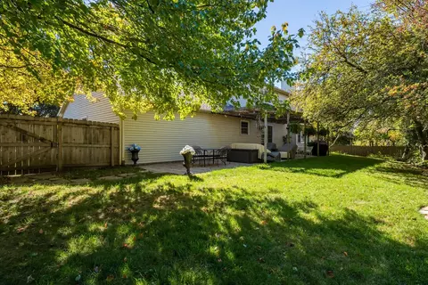 Exterior - 4 Graystone Ct, Bloomington, IL 61704 photo 6 of 8