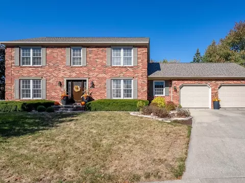 4 Graystone Ct, Bloomington, IL 61704