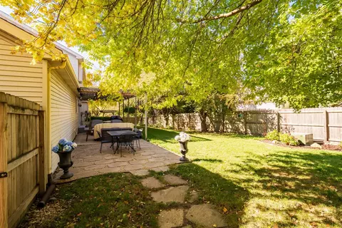Exterior - 4 Graystone Ct, Bloomington, IL 61704 photo 5 of 8