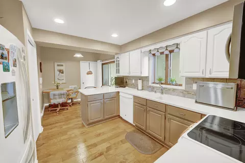 Kitchen - 891 Exeter Turn #E-1, Bourbonnais, IL 60914 photo 2 of 5
