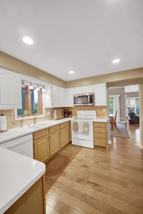 Kitchen - 891 Exeter Turn #E-1, Bourbonnais, IL 60914 photo 3 of 5