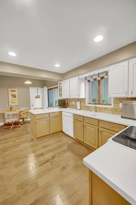 Kitchen - 891 Exeter Turn #E-1, Bourbonnais, IL 60914 photo 5 of 5