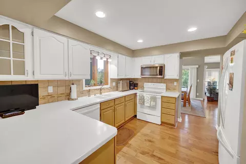 Kitchen - 891 Exeter Turn #E-1, Bourbonnais, IL 60914 photo 1 of 5