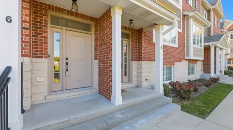 416 N Cass Ave #6, Westmont, IL 60559