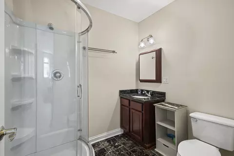 Bath - 2005 Valor Ct, Glenview, IL 60026 photo 3 of 3