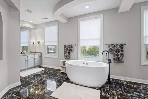 Bath - 2005 Valor Ct, Glenview, IL 60026 photo 1 of 3