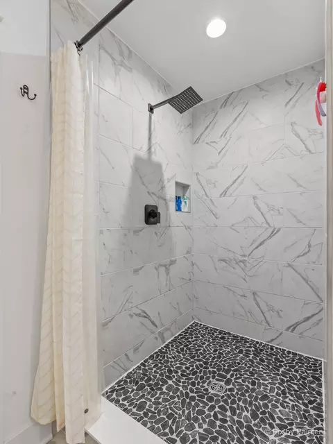 Bath - 3604 Harmony Cir, Elgin, IL 60124 photo 4 of 5