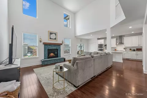 Living - 3604 Harmony Cir, Elgin, IL 60124 photo 1 of 3