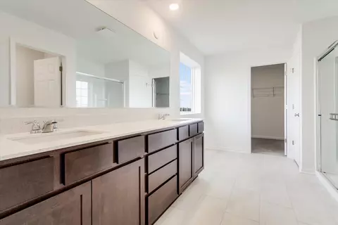 Bath - 12923 S Platte Trl, Plainfield, IL 60585 photo 2 of 3