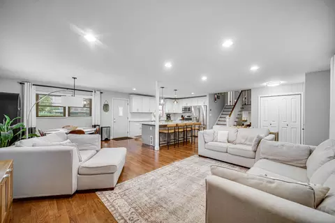 Living - 529 Birch St, Itasca, IL 60143 photo 1 of 2