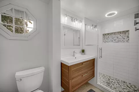 Bath - 529 Birch St, Itasca, IL 60143 photo 3 of 3