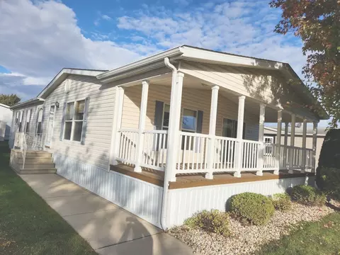 1027 Cherry St, Manteno, IL 60950