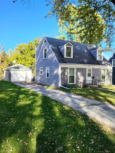 371 S Edison Ave, Elgin, IL 60123