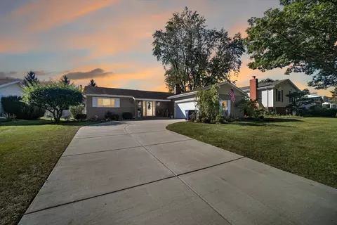 1125 Timber Ln, Darien, IL 60561