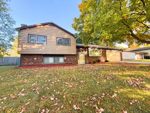 1013 Nottingham Ln, Crystal Lake, IL 60014
