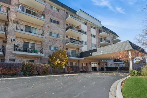 1000 S Lorraine Rd #315, Wheaton, IL 60189