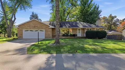 1304 Park Ln, Dixon, IL 61021