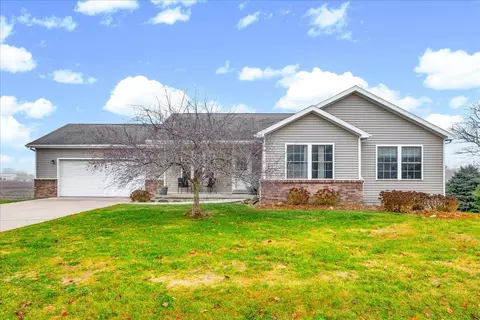 107 Baize Dr, Carlock, IL 61725