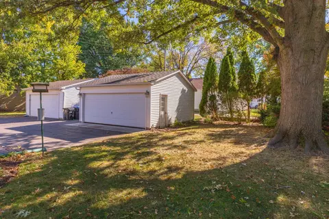 1513 E Grove St, Bloomington, IL 61701 photo 41