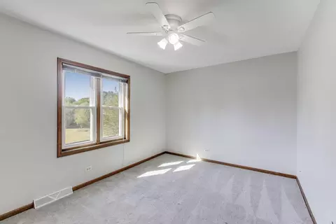Bedroom - 552 Irvington Ct, Bartlett, IL 60103 photo 3 of 5