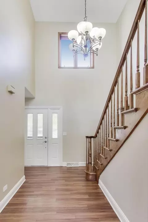 Entry Way - 552 Irvington Ct, Bartlett, IL 60103 photo 2 of 2
