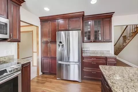 Kitchen - 552 Irvington Ct, Bartlett, IL 60103 photo 1 of 4