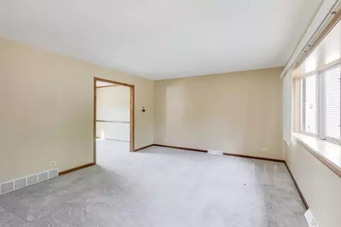 Living - 552 Irvington Ct, Bartlett, IL 60103 photo 1 of 4