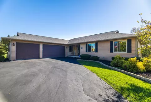 913 Amber Ln, Lake Villa, IL 60046