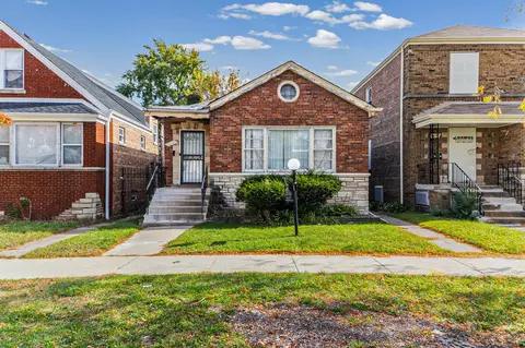 8643 S Kingston Ave, Chicago, IL 60617
