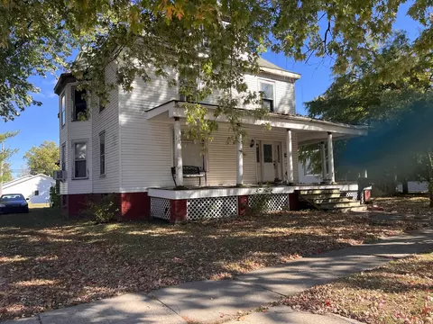 335 E Pells St, Paxton, IL 60957 photo 4