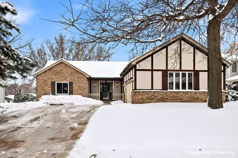 3510 Turnberry Dr, Mchenry, IL 60050