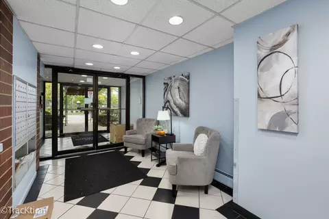 Entry Way - 835 Pearson St #310, Des Plaines, IL 60016 photo 1 of 1