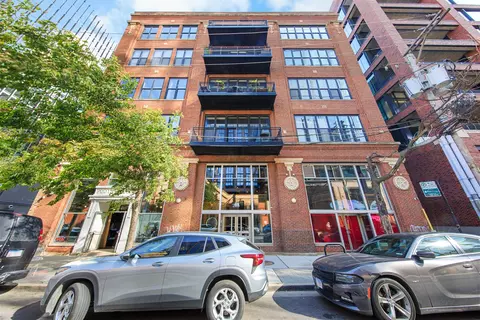 215 N Aberdeen St #403A, Chicago, IL 60607