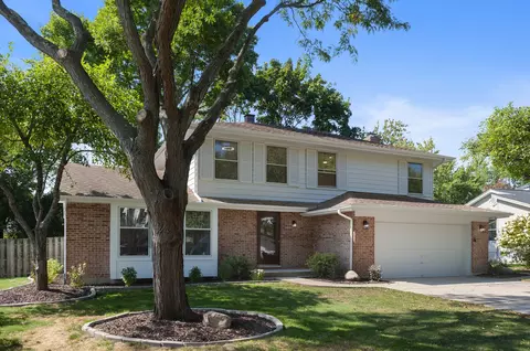 1017 Juniper Pkwy, Libertyville, IL 60048