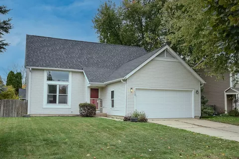 1000 Sandalwood Ln, Crystal Lake, IL 60014