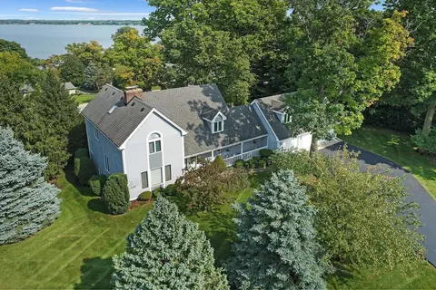 7215 Viscaya Dr, Spring Grove, IL 60081