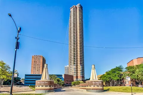 3660 N Lake Shore Dr #904, Chicago, IL 60613
