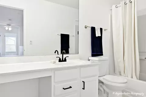 Bath - 1909 Kennedy Dr, Mchenry, IL 60050 photo 3 of 3