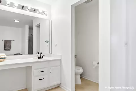 Bath - 1909 Kennedy Dr, Mchenry, IL 60050 photo 1 of 3