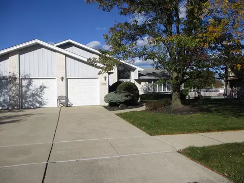 8030 Valley View Dr, Tinley Park, IL 60477