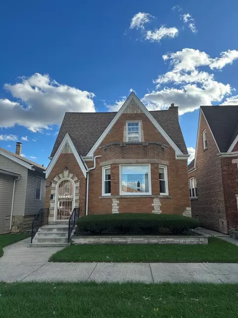 5813 W Cornelia Ave, Chicago, IL 60634