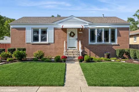 9334 Lincoln Ave, Brookfield, IL 60513