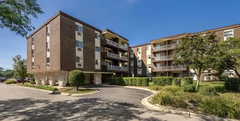 1321 S Finley Rd #107, Lombard, IL 60148